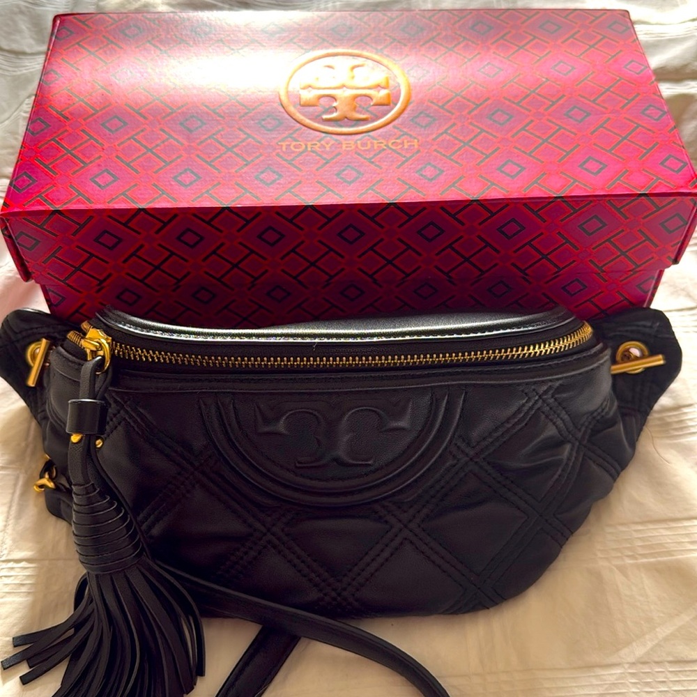 Like new, Tory Burch soft Fleming bag directly from the store in black leather